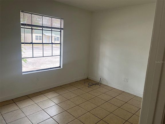 5th image of 2629 SW 31st Pl Unit 1