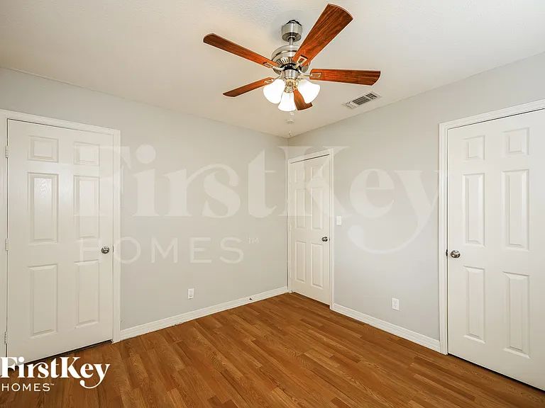 1802 Wilsons Creek St — Photo 9