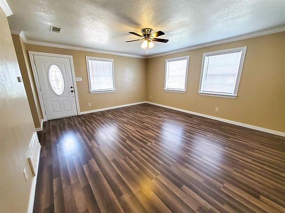 3rd image of 3824 Selma St