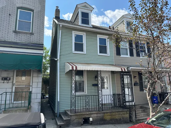 217 S 12th St, Easton, PA 18042