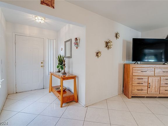 4th image of 6586 Jordan River Dr