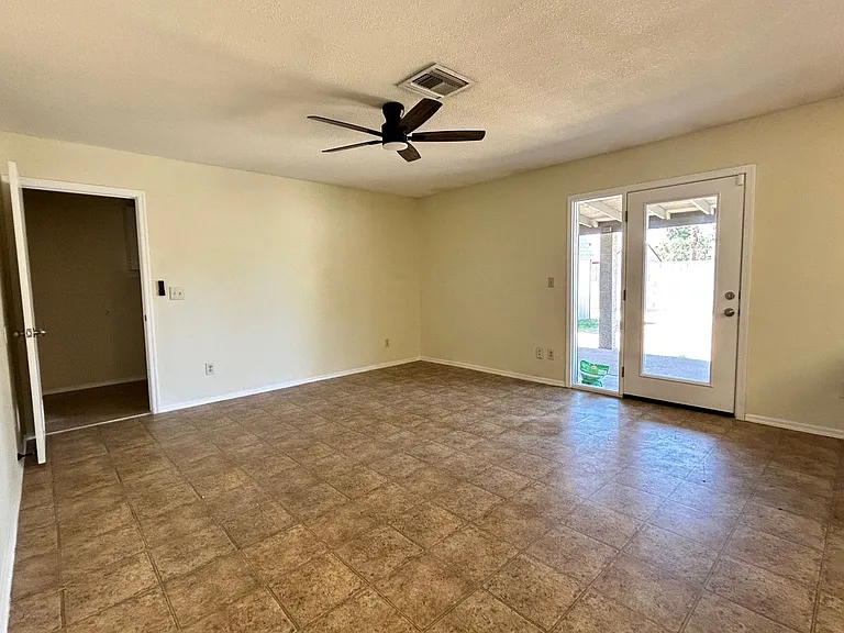 9002 W Malapai Dr — Photo 8