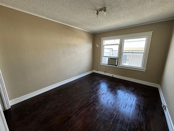 3rd image of 1039 E 2nd St