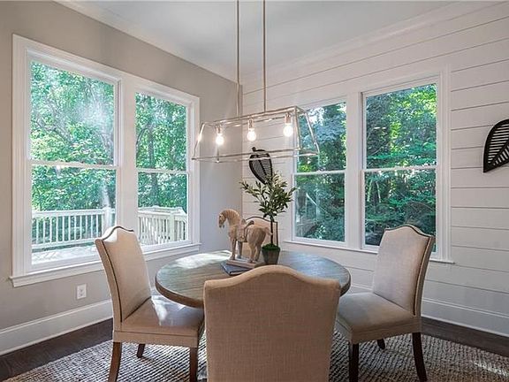 5th image of 1668 Beacon Hill Blvd