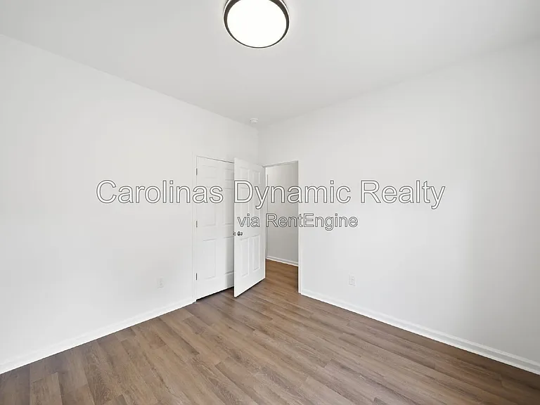1533 S Battleground Ave — Photo 26