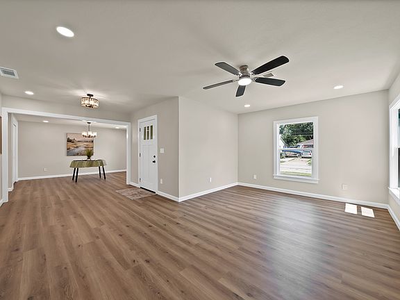 2nd image of 1104 E Russell Ave