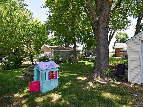 5th image of 1804 N Van Buren St