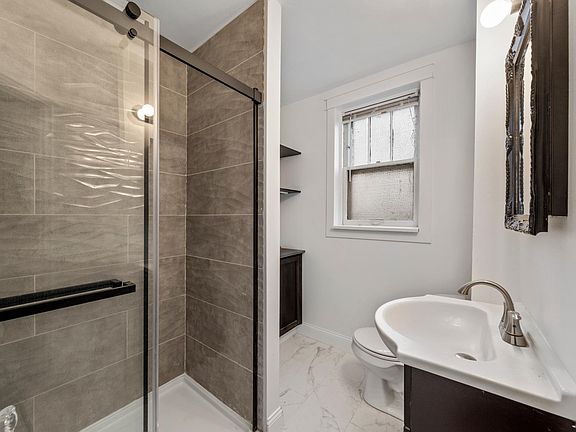4th image of 6119 Southwest Ave #1