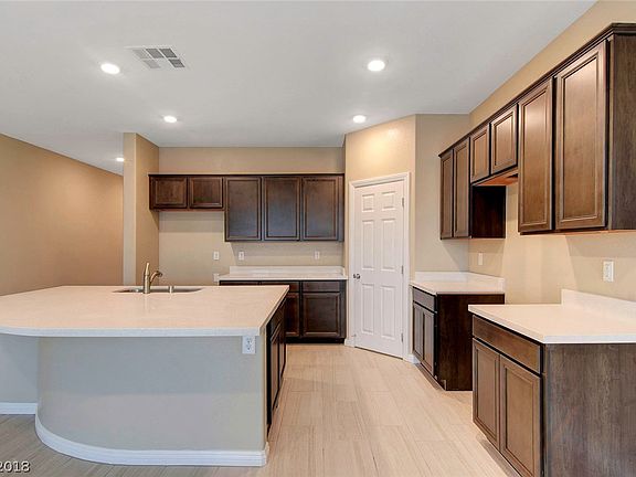 5th image of 107 Scarlett View Ave Unit 90