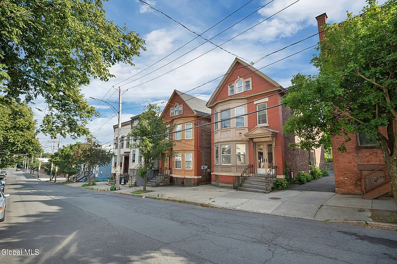 3rd image of 210 Myrtle Avenue