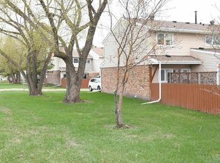 Woodglen Place (Lee Ridge), Edmonton, AB T6K 1S3