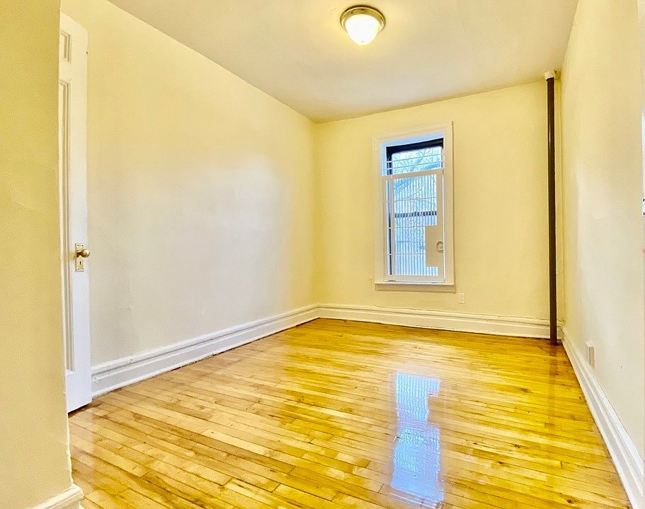 2nd image of 666 W 207th St APT 4A