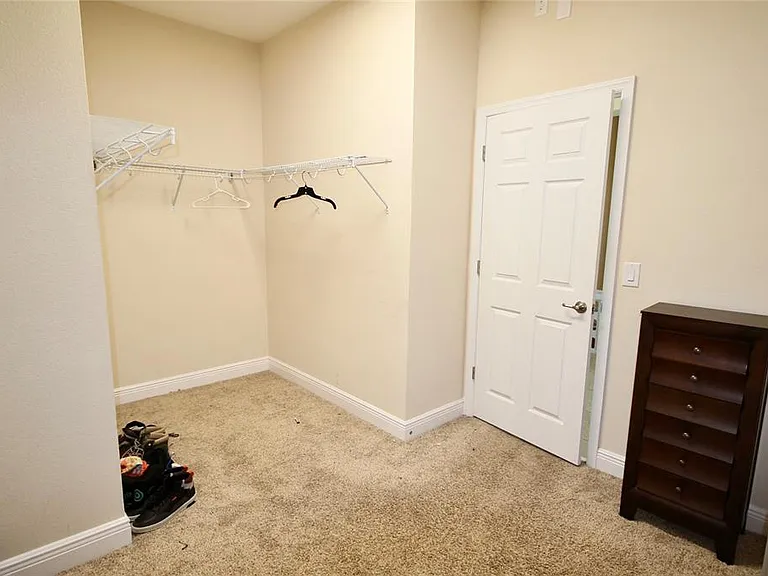 1073 Cavan Dr — Photo 17