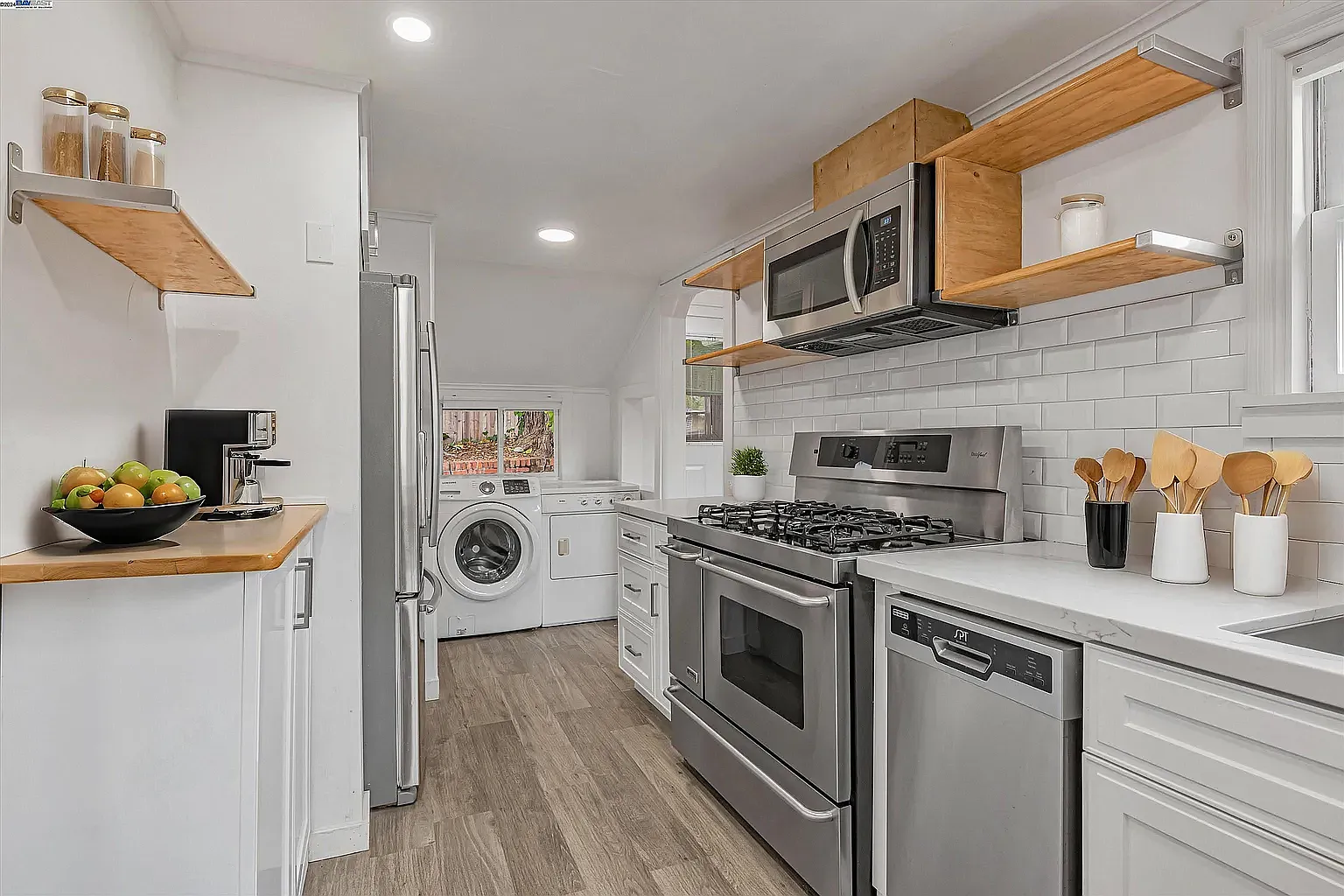 3 bed, 1070 sqft, $3,900 — Photo 1