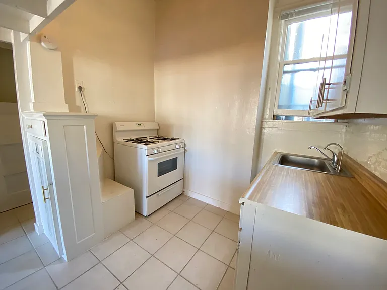 1739 Pine Street — Photo 11