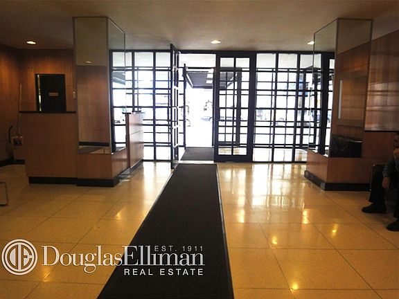 5th image of 96 5th Avenue 12e