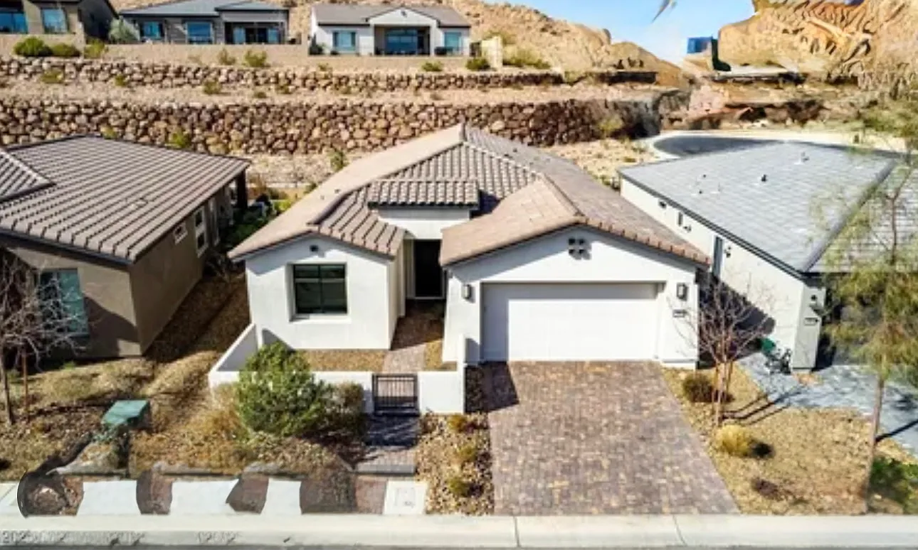 3 bed, 1920 sqft, $2,900 — Photo 3