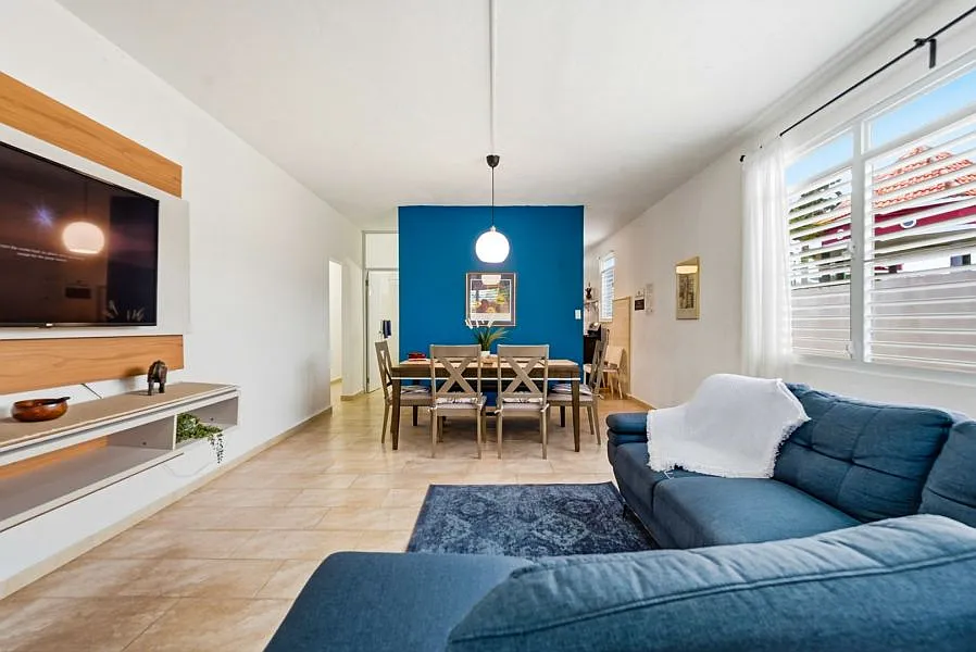 3 bed, 1.0 bath, 1500 sqft, $2,200 — Photo 4