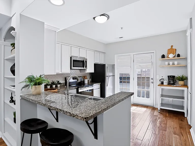 219 N New Jersey St #219D — Photo 9