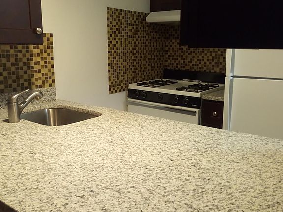 3rd image of 3710 N Pine Grove Ave APT 215