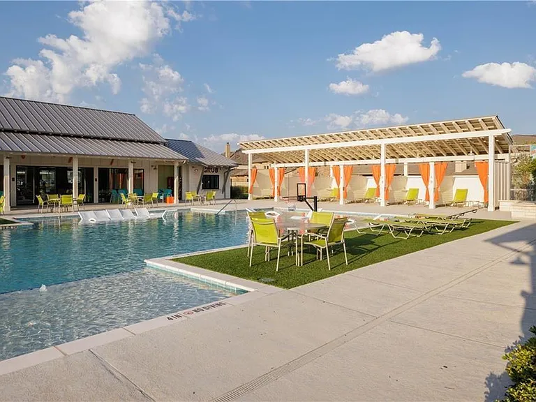 221 Compania Dr — Photo 29