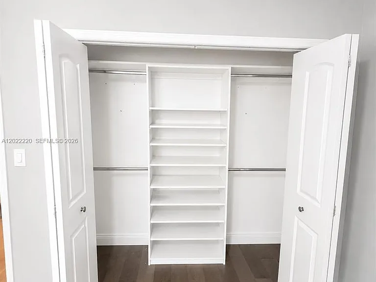 1635 W 44th Pl #311 — Photo 14