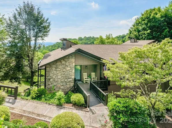 153 Country Ridge Rd, Hendersonville, NC 28739