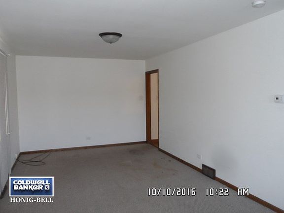 3rd image of 17153 Parkside Ave