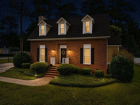 2nd image of 121 Fair Oaks Ct