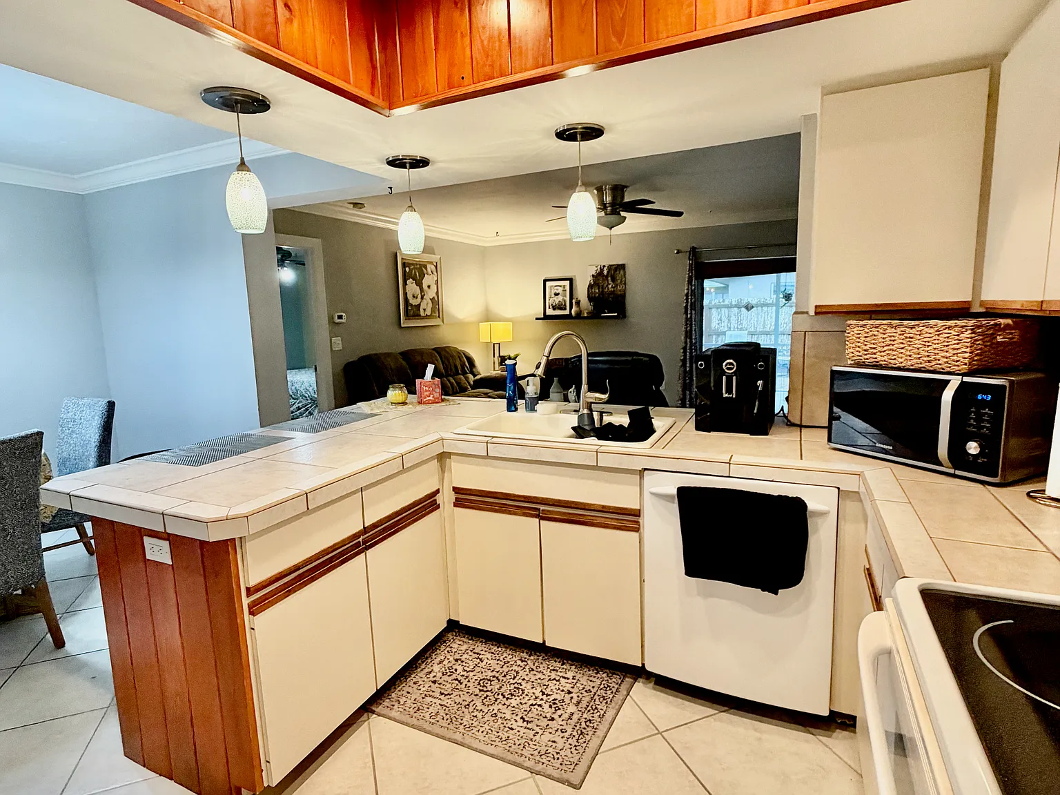4 bed, 1517 sqft, $2,500 — Photo 4