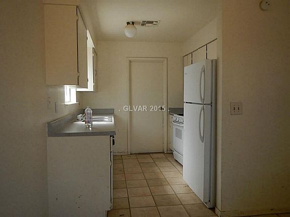 4th image of 4732 Chantilly Ave