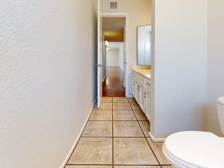2534 S Grandview Ave — Photo 25