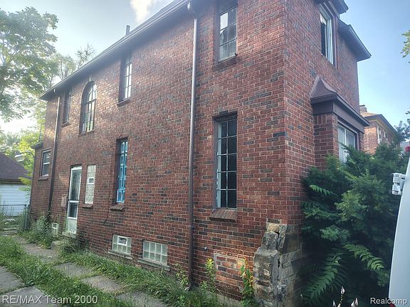 3rd image of 13960 Montrose St