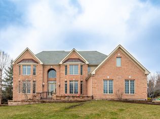 6N828 Brookhaven Ln, St Charles, IL 60175