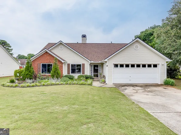 992 Harbins Pass Dr, Dacula, GA 30019