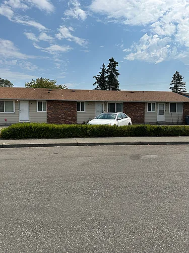8813 Commercial St SW #3 Photo 1