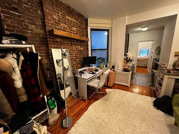 5th image of 264 W 22nd St #8