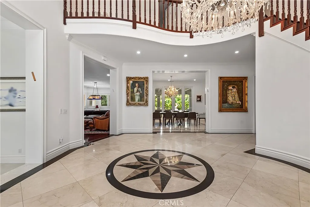 6 bed, 6158 sqft, $20,000 — Photo 3