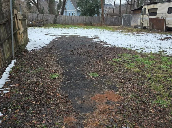 320 Woodvale Pl, Charlotte, NC 28208