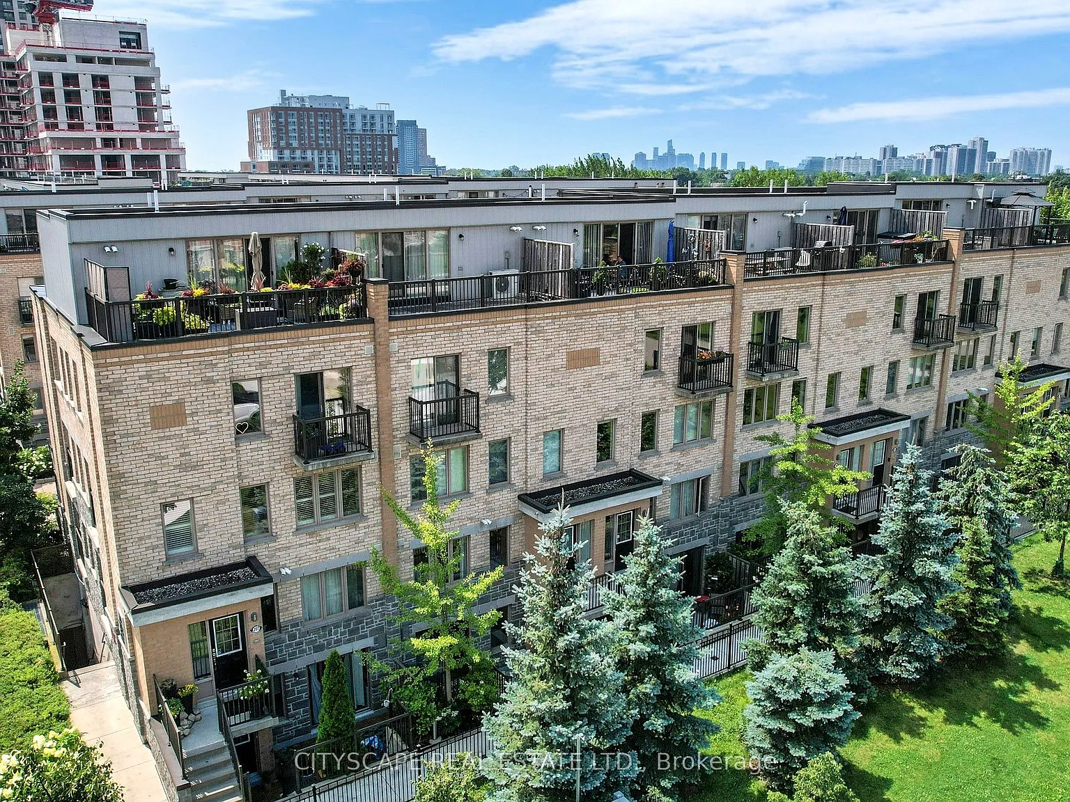 Brownstones on Powerhouse — Photo 3