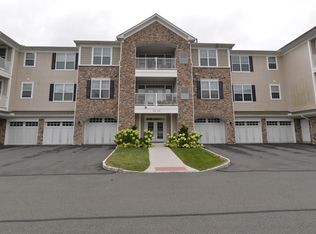 601 Brookside Ct #601, Newtown, CT 06470