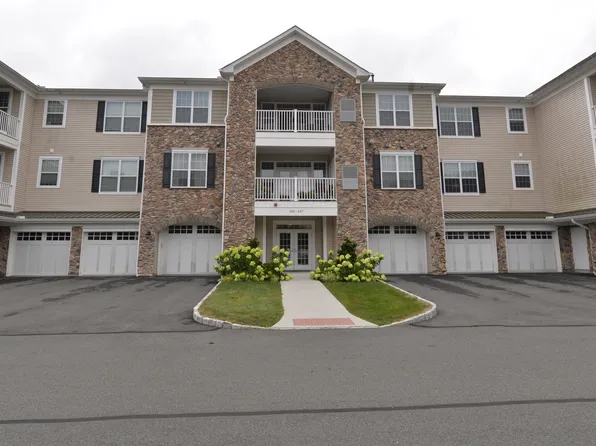 601 Brookside Court #601, Newtown, CT 06470