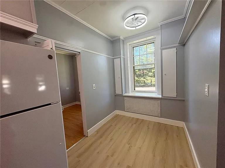 438 Wolcott Ave #4 — Photo 8