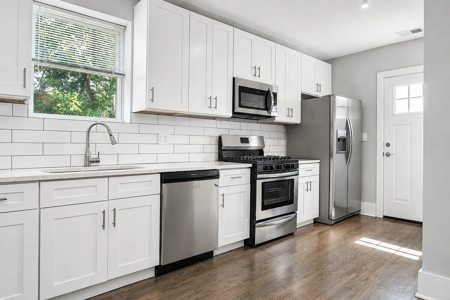 2 bed, 652 sqft, $1,850 — Photo 2
