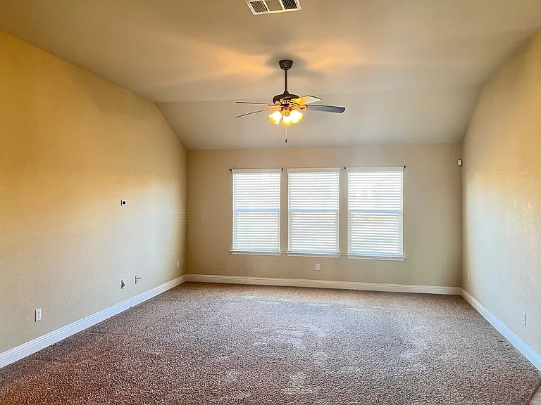 849 Olive Ln — Photo 2