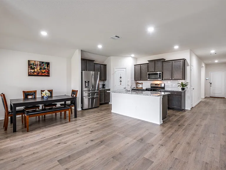 1307 Colonial Bluff Ln — Photo 11