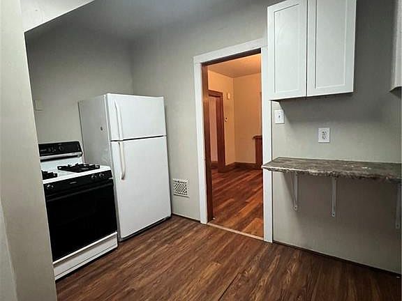 5th image of 4032 Caroline Ave