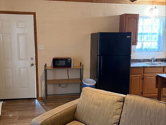 4th image of 487 Estes Rd