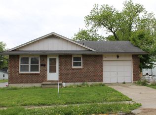581 S Jefferson Ave, Marshall, MO 65340