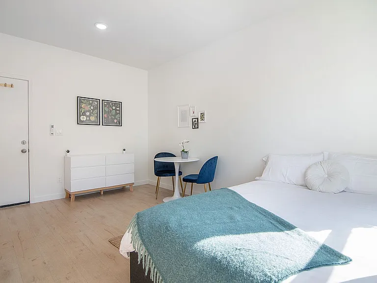 8th Street Studios Near Downtown Los Angeles Move-In Special — Photo 30